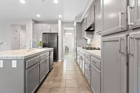 Entry Way - 1891 Trail Way, Turlock, CA 95382 photo 5 of 10