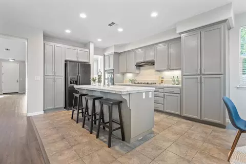 Kitchen - 1891 Trail Way, Turlock, CA 95382 photo 2 of 3
