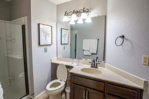 821 Georgetown, Turlock, CA 95382 photo 16
