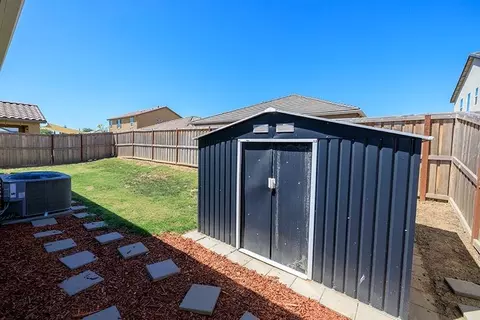 Exterior - 653 Headley Ln, Patterson, CA 95363 photo 15 of 16