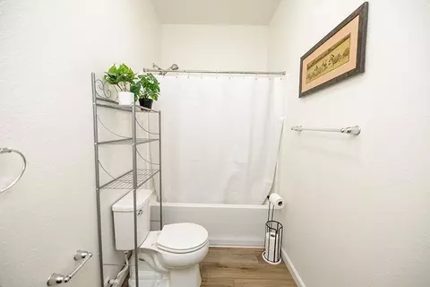 Bath - 653 Headley Ln, Patterson, CA 95363 photo 4 of 4