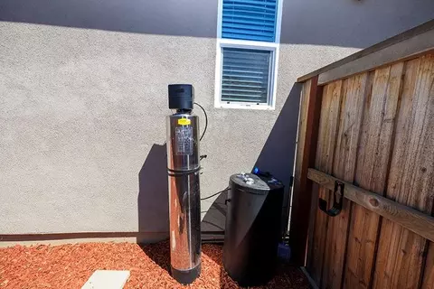 Exterior - 653 Headley Ln, Patterson, CA 95363 photo 6 of 16