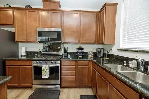 Kitchen - 653 Headley Ln, Patterson, CA 95363 photo 3 of 4