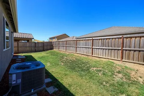 Exterior - 653 Headley Ln, Patterson, CA 95363 photo 13 of 16