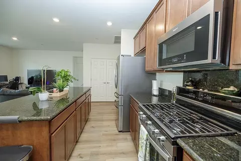 Entry Way - 653 Headley Ln, Patterson, CA 95363 photo 4 of 5