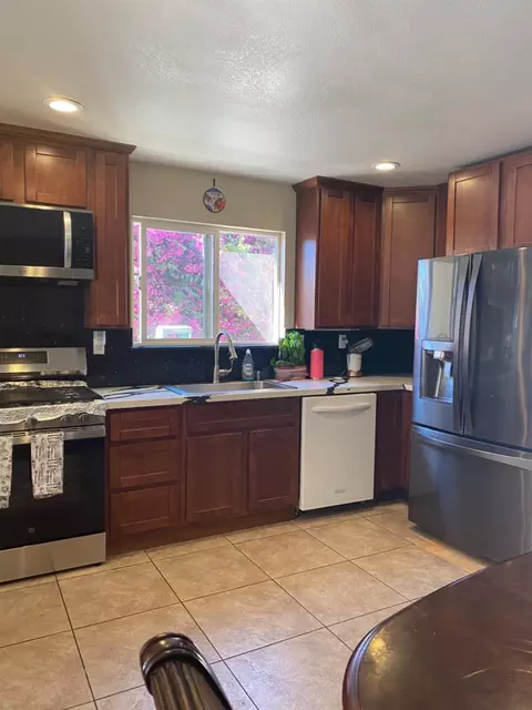 427 Saint Albans Ct, Salinas, CA 93905 photo 3