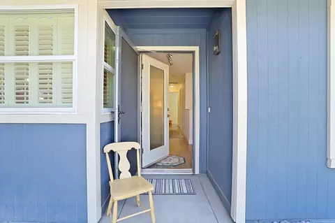 Entry Way - 417 Cedar Ct, Lodi, CA 95240 photo 1 of 2