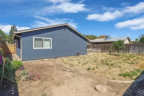Exterior - 417 Cedar Ct, Lodi, CA 95240 photo 4 of 4