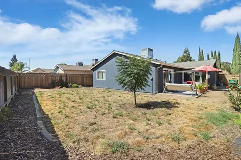 Exterior - 417 Cedar Ct, Lodi, CA 95240 photo 3 of 4