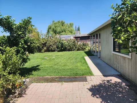 Exterior - 325 Lannis Ct, Ripon, CA 95366 photo 2 of 3