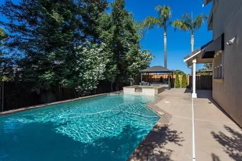 Exterior - 824 Oak Terrace Ct, Ripon, CA 95366 photo 5 of 7