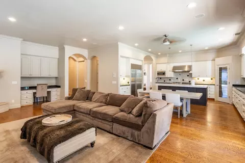 Living - 824 Oak Terrace Ct, Ripon, CA 95366 photo 2 of 6