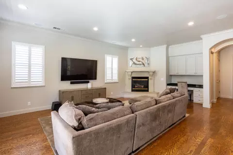 Living - 824 Oak Terrace Ct, Ripon, CA 95366 photo 1 of 6