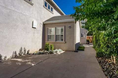 Exterior - 824 Oak Terrace Ct, Ripon, CA 95366 photo 3 of 7