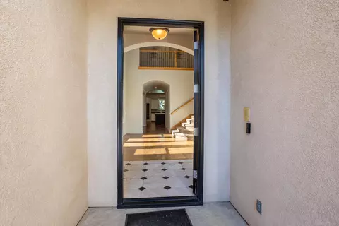 Entry Way - 824 Oak Terrace Ct, Ripon, CA 95366 photo 2 of 7