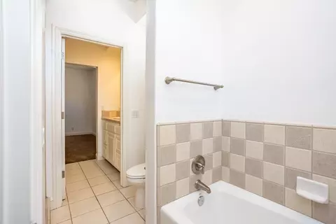 Bath - 824 Oak Terrace Ct, Ripon, CA 95366 photo 5 of 10