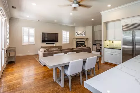 Living - 824 Oak Terrace Ct, Ripon, CA 95366 photo 4 of 6