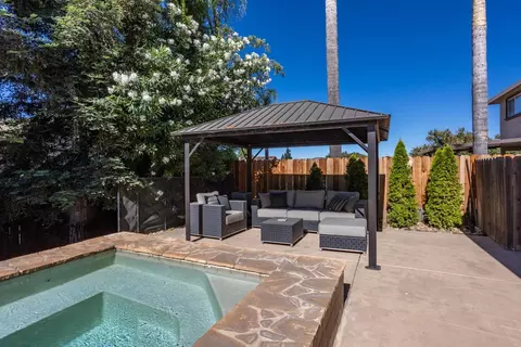 Exterior - 824 Oak Terrace Ct, Ripon, CA 95366 photo 4 of 7