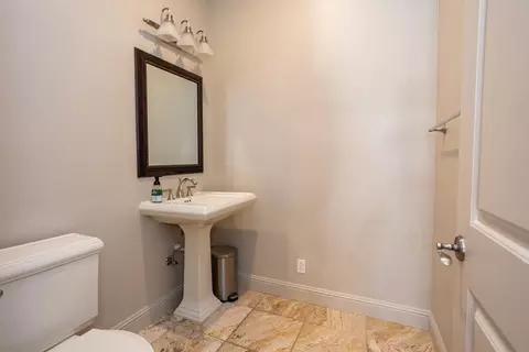 Bath - 824 Oak Terrace Ct, Ripon, CA 95366 photo 1 of 10
