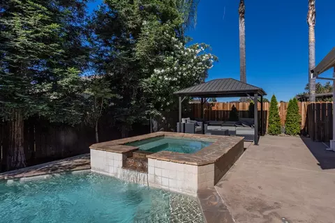 Exterior - 824 Oak Terrace Ct, Ripon, CA 95366 photo 7 of 7