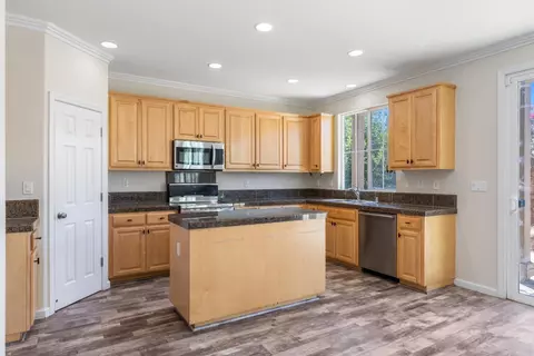 Kitchen - 20863 Grapevine Dr, Patterson, CA 95363 photo 3 of 3