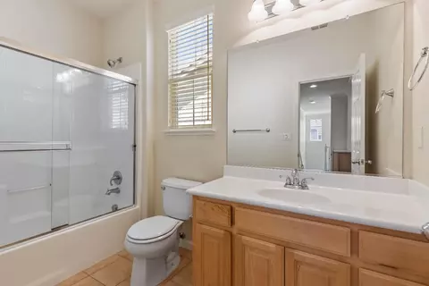 Bath - 20863 Grapevine Dr, Patterson, CA 95363 photo 4 of 5