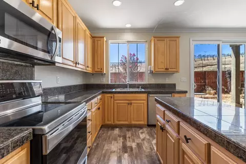 Kitchen - 20863 Grapevine Dr, Patterson, CA 95363 photo 1 of 3