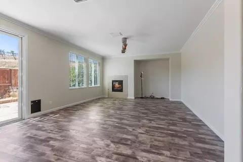 Living - 20863 Grapevine Dr, Patterson, CA 95363 photo 2 of 3