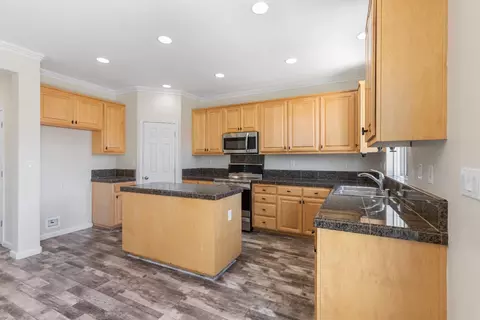 Kitchen - 20863 Grapevine Dr, Patterson, CA 95363 photo 2 of 3