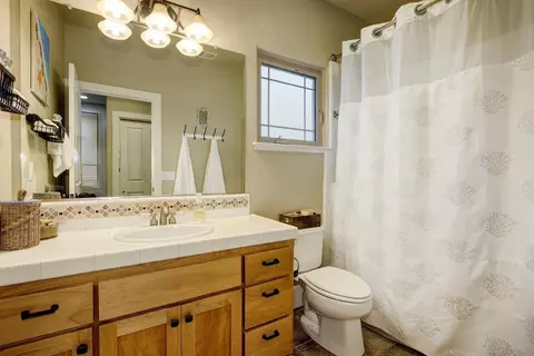 Bath - 2713 5th St, Davis, CA 95618 photo 4 of 5