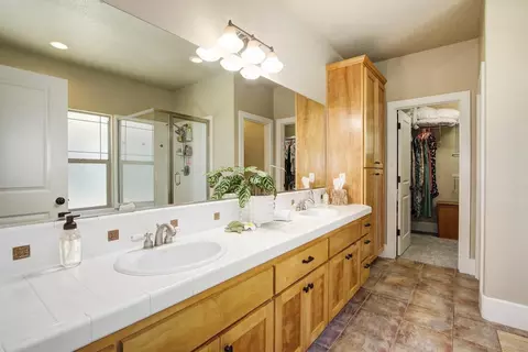 Bath - 2713 5th St, Davis, CA 95618 photo 1 of 5