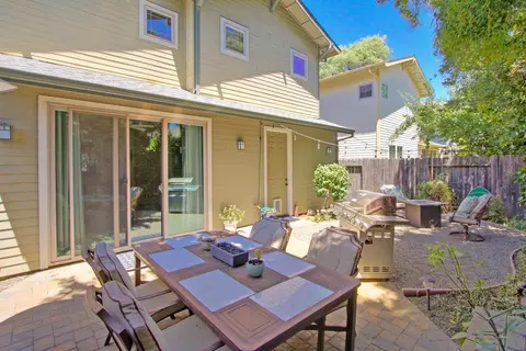 Exterior - 2713 5th St, Davis, CA 95618 photo 5 of 13
