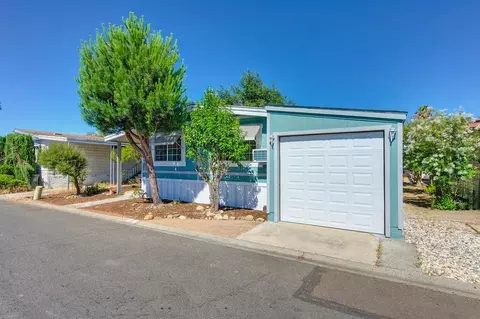 63 Maple Dr, Sacramento, CA 95823