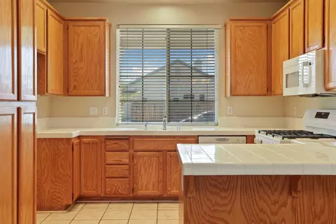 1015 Depot Dr, Manteca, CA 95337 photo 2