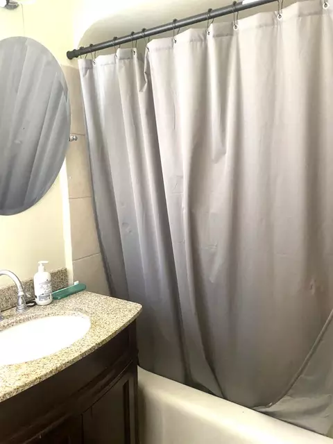 Bath - 2012 Glendale Ave, Modesto, CA 95354 photo 1 of 2