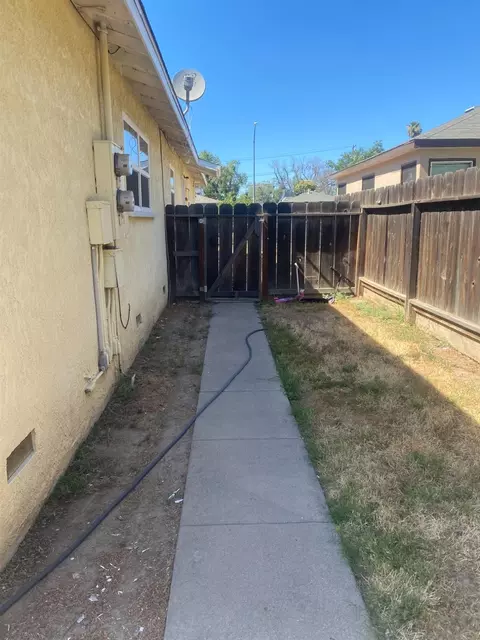 Exterior - 2012 Glendale Ave, Modesto, CA 95354 photo 5 of 5
