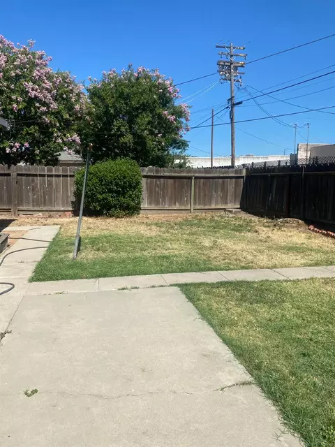 Exterior - 2012 Glendale Ave, Modesto, CA 95354 photo 3 of 5