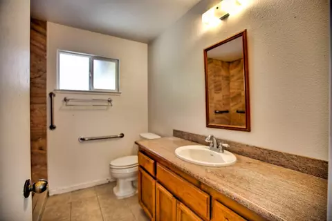 Bath - 15155 Cambridge Dr, Lathrop, CA 95330 photo 5 of 7