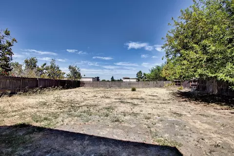 Exterior - 15155 Cambridge Dr, Lathrop, CA 95330 photo 3 of 7