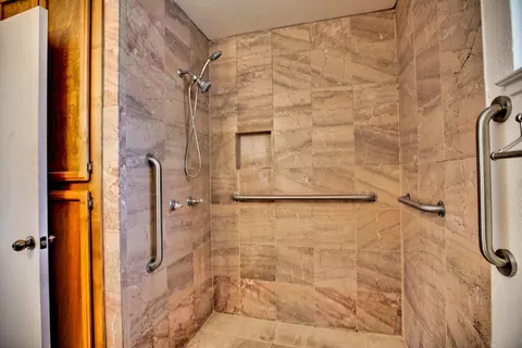 Bath - 15155 Cambridge Dr, Lathrop, CA 95330 photo 6 of 7
