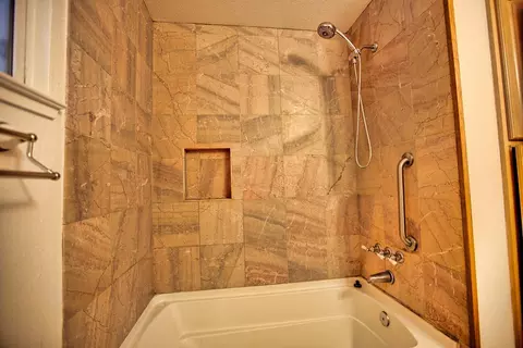 Bath - 15155 Cambridge Dr, Lathrop, CA 95330 photo 3 of 7