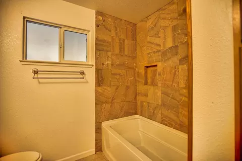 Bath - 15155 Cambridge Dr, Lathrop, CA 95330 photo 2 of 7