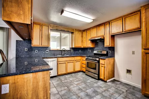 Kitchen - 15155 Cambridge Dr, Lathrop, CA 95330 photo 2 of 3