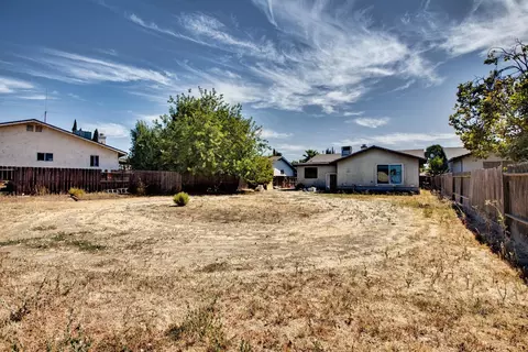 Exterior - 15155 Cambridge Dr, Lathrop, CA 95330 photo 5 of 7