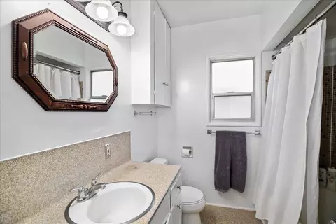 Bath - 522 El Cajon Ave, Modesto, CA 95350 photo 1 of 1