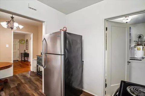 Entry Way - 522 El Cajon Ave, Modesto, CA 95350 photo 1 of 3