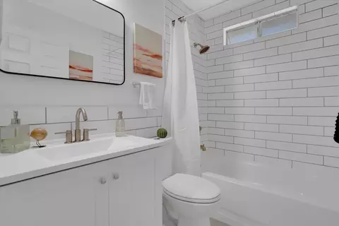 Bath - 1809 Deborah St, Tracy, CA 95376 photo 1 of 1