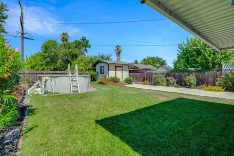 Exterior - 1809 Deborah St, Tracy, CA 95376 photo 8 of 9