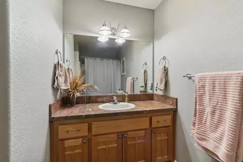 Bath - 23350 Barnes Ln, Colfax, CA 95713 photo 5 of 6