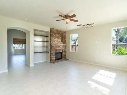 Living - 642 Tulare Ct, Tracy, CA 95304 photo 3 of 3